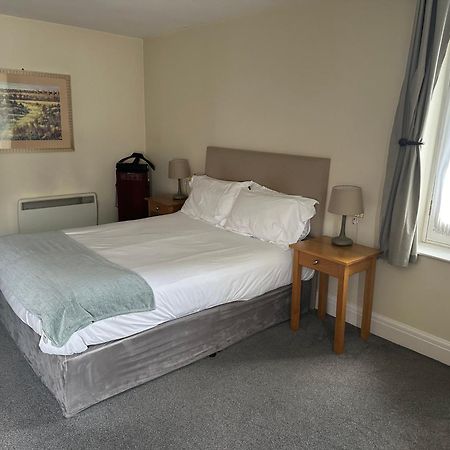 The White Hart Hotel 웰윈 외부 사진