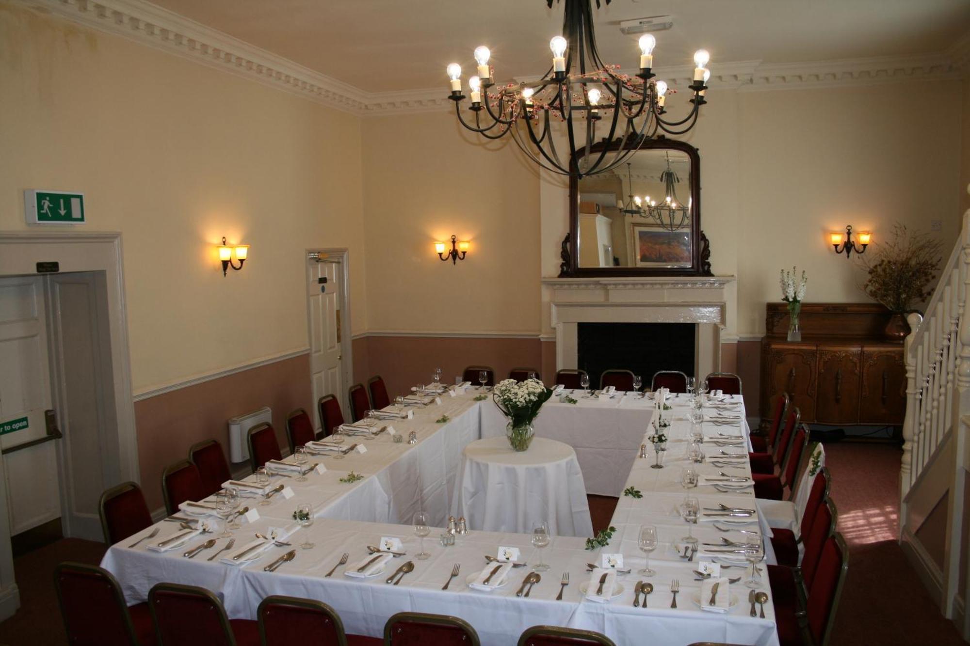 The White Hart Hotel 웰윈 외부 사진