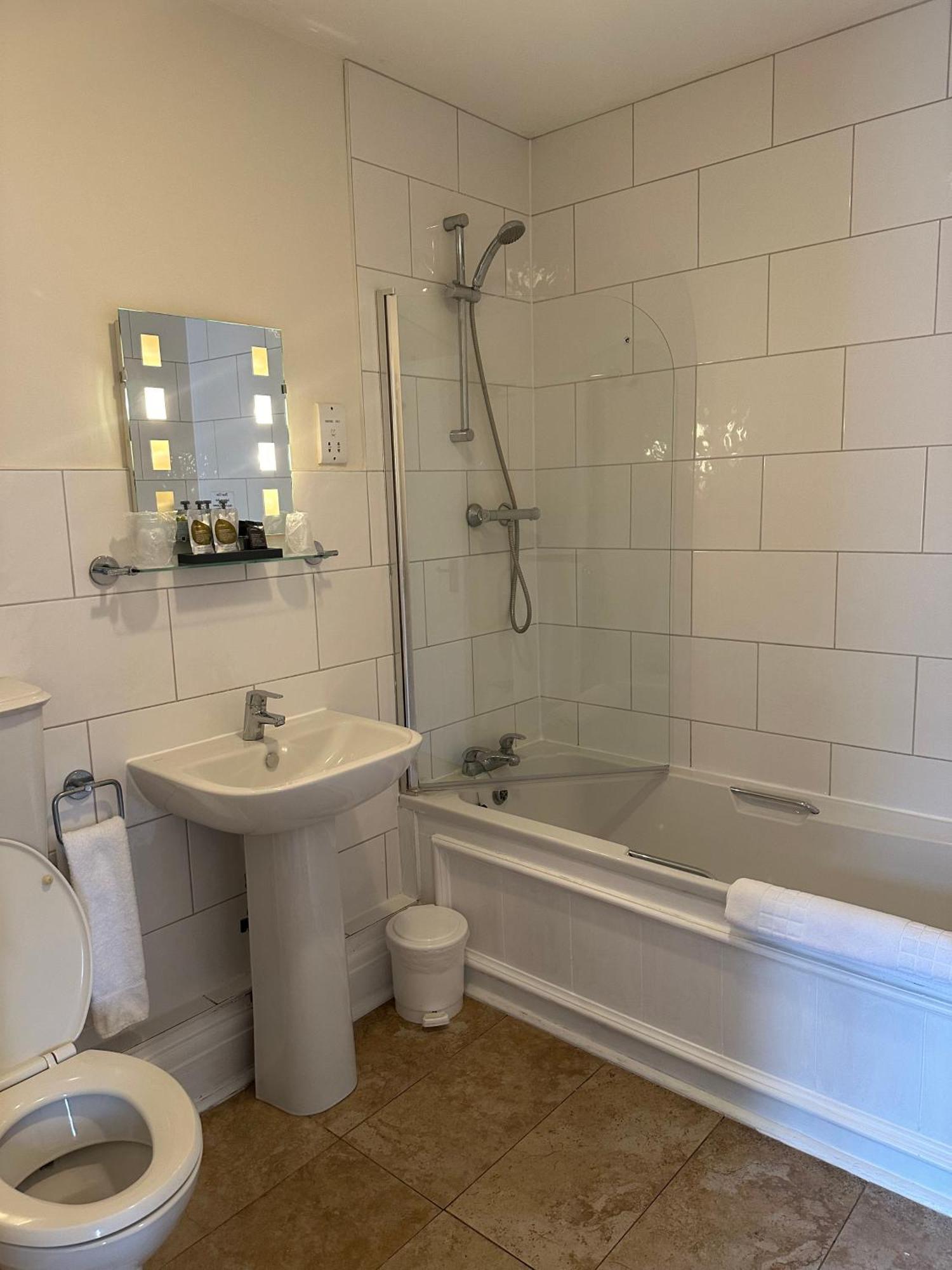 The White Hart Hotel 웰윈 외부 사진
