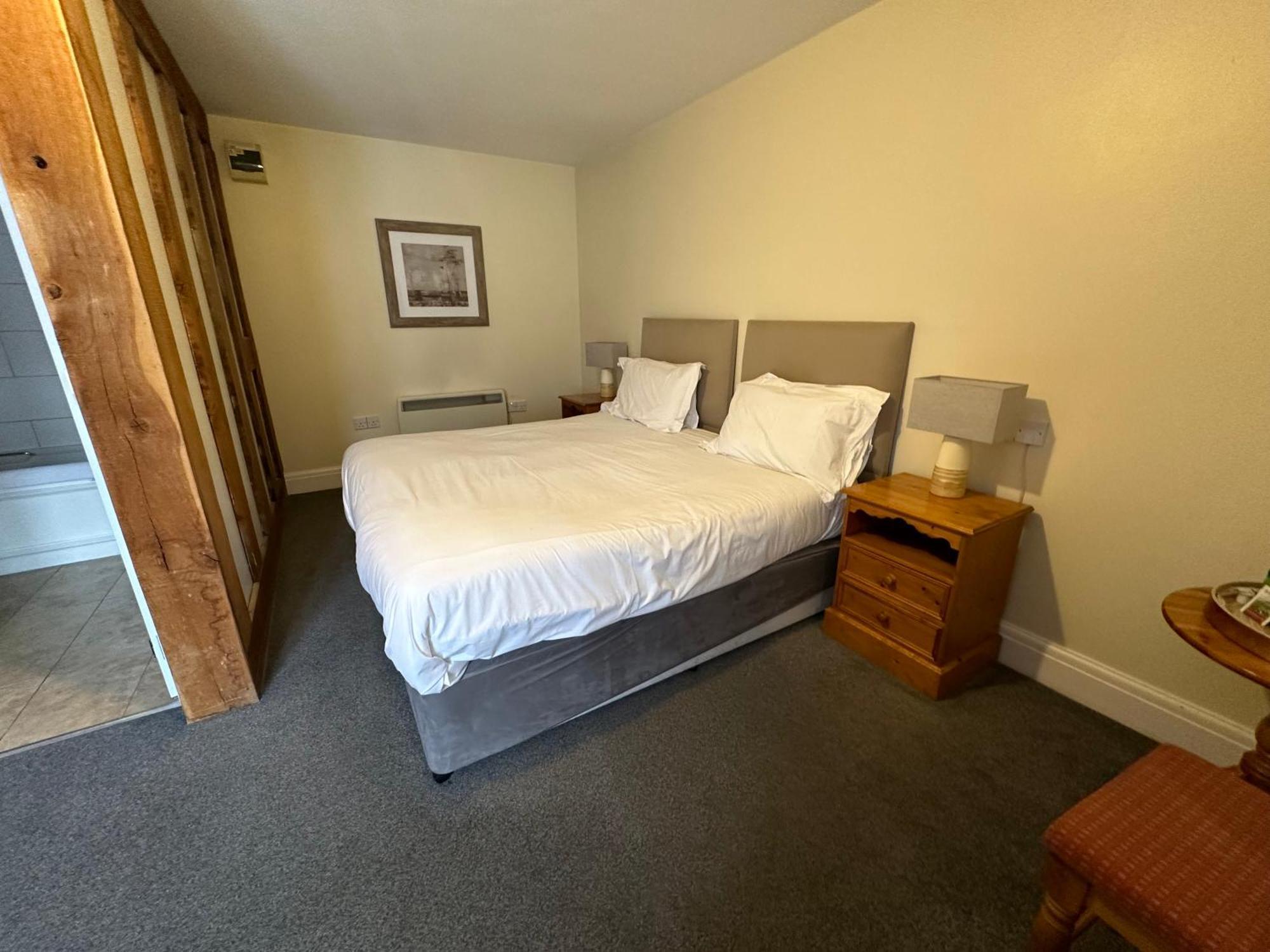 The White Hart Hotel 웰윈 외부 사진