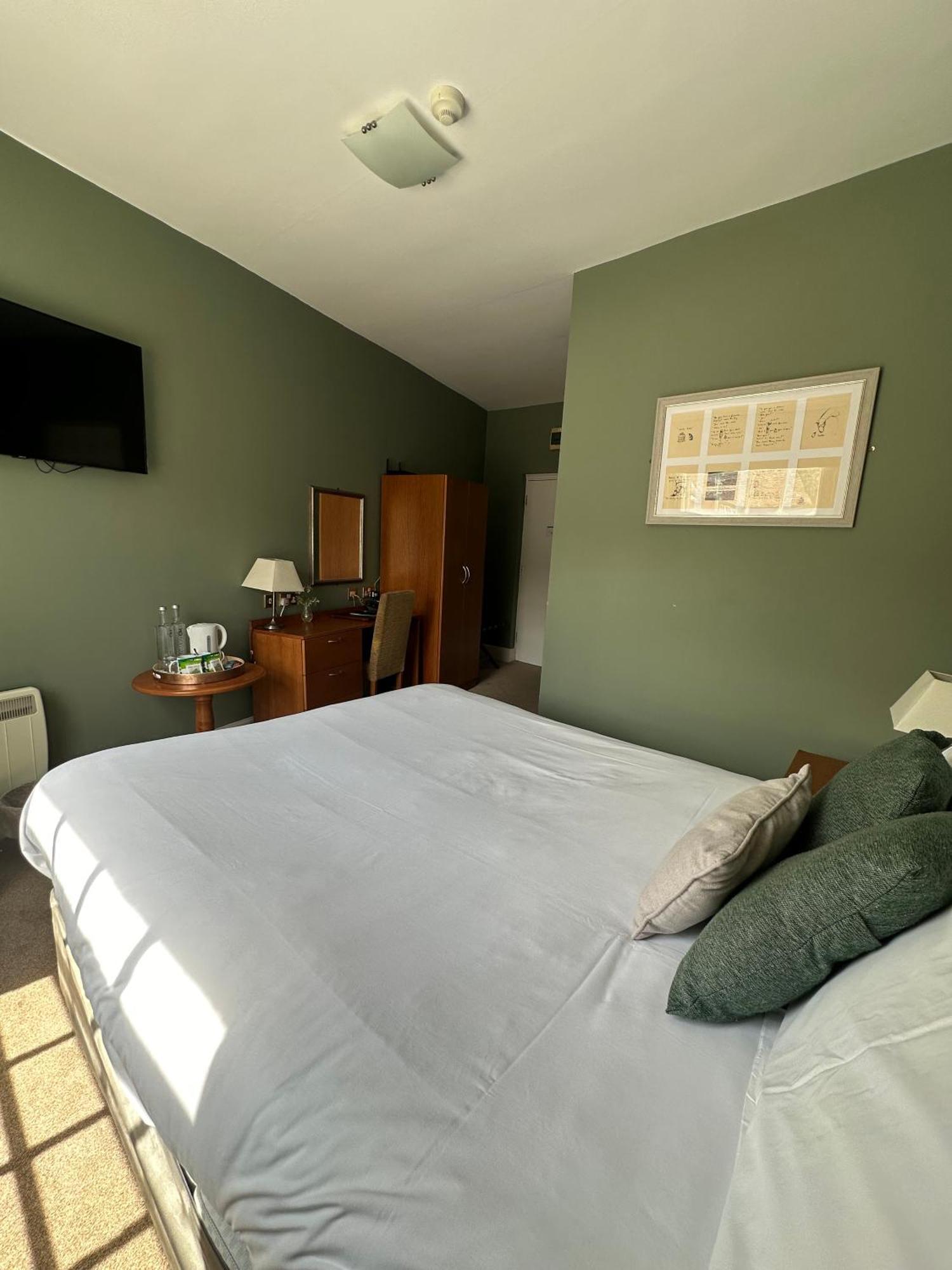 The White Hart Hotel 웰윈 외부 사진