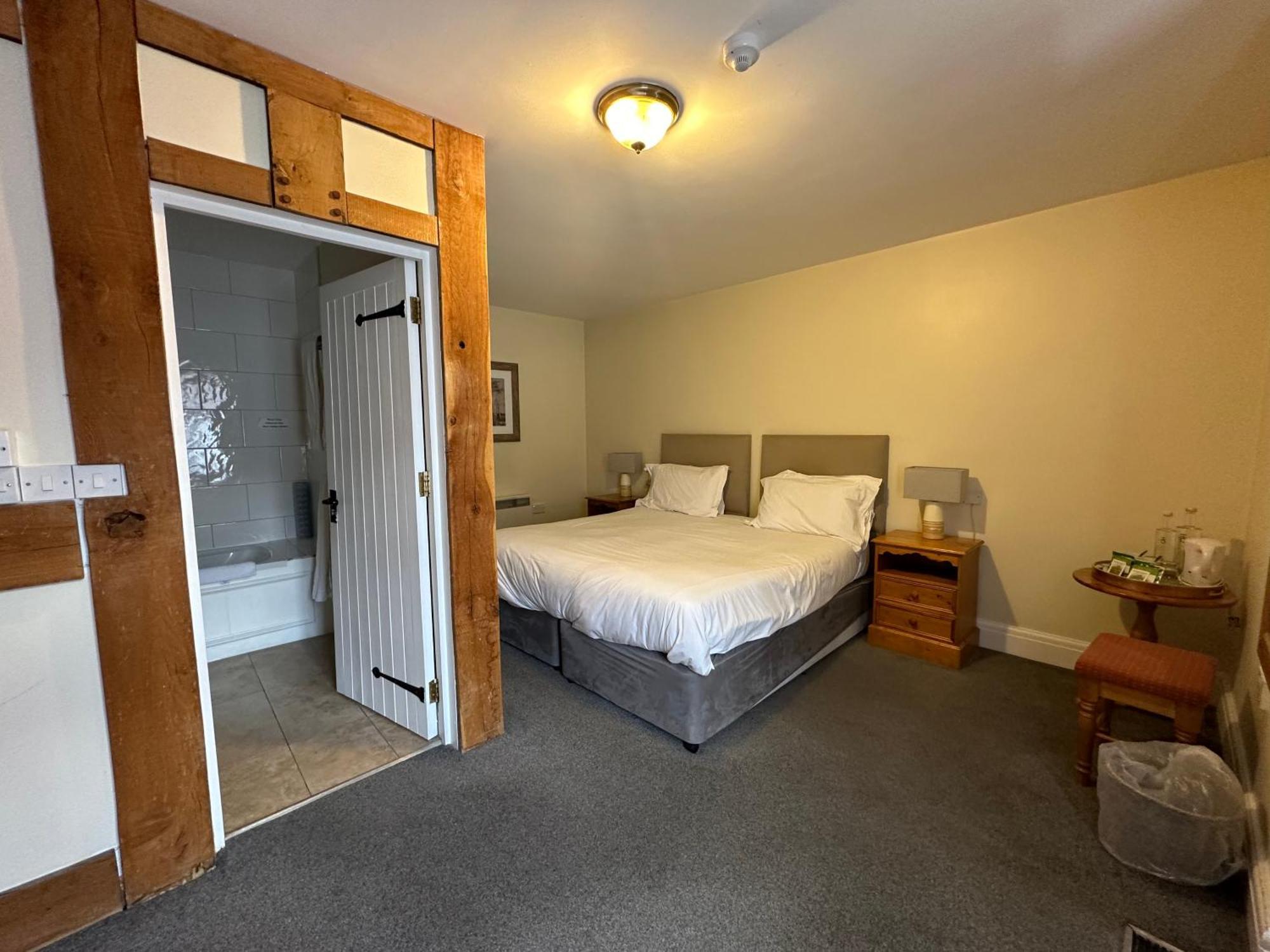 The White Hart Hotel 웰윈 외부 사진