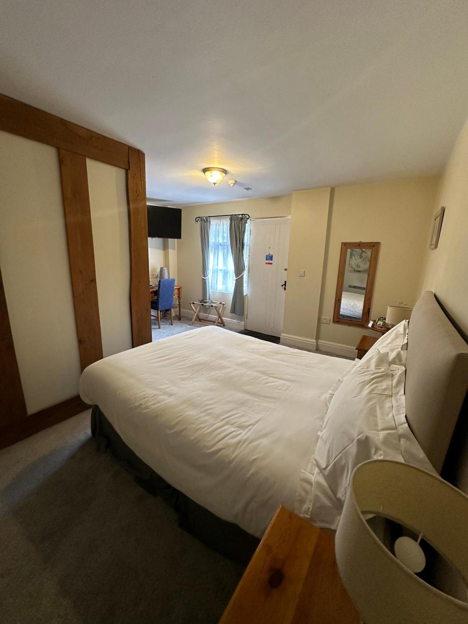 The White Hart Hotel 웰윈 외부 사진