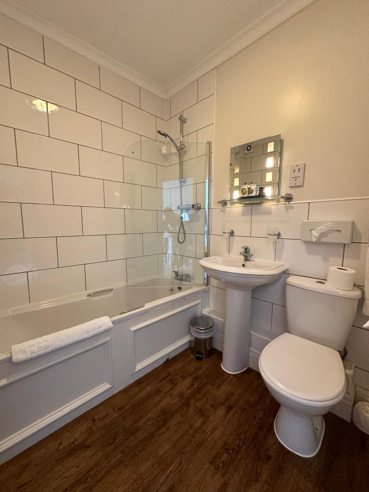 The White Hart Hotel 웰윈 외부 사진