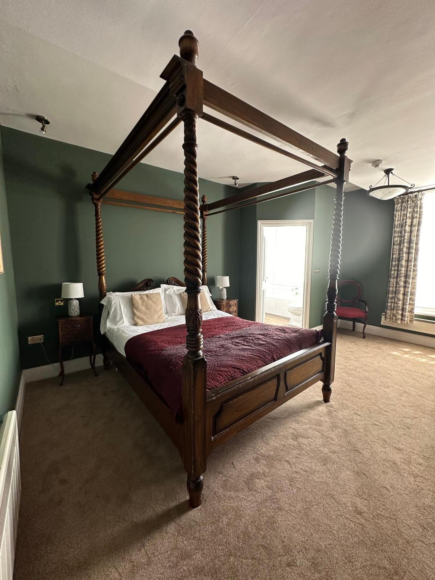 The White Hart Hotel 웰윈 외부 사진