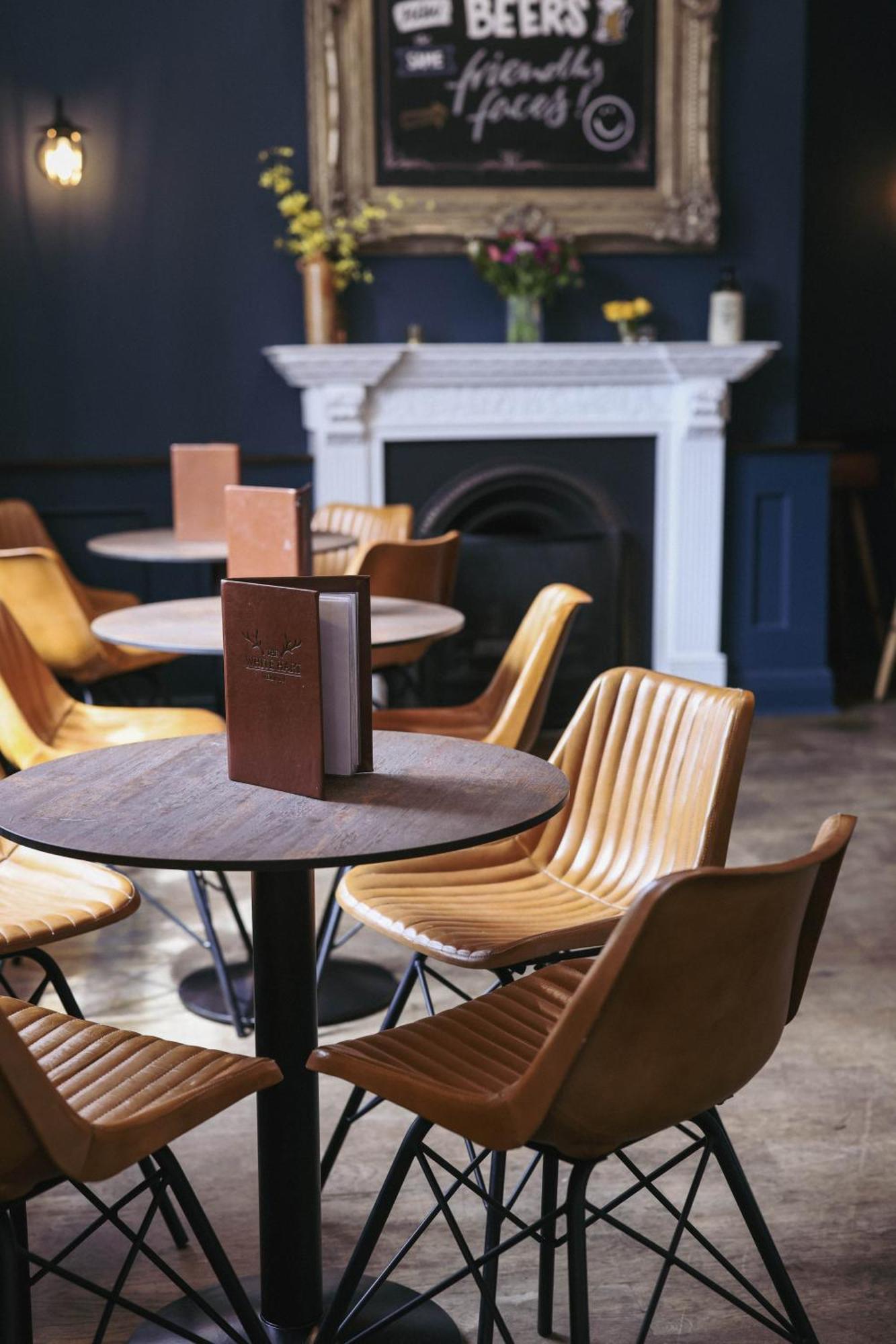 The White Hart Hotel 웰윈 외부 사진